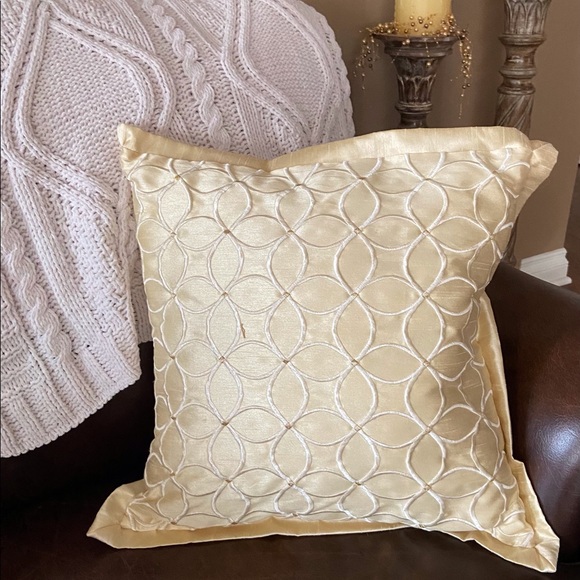 Accent pillow circle design yellow - Picture 7 of 7